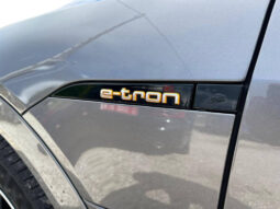 AUDI e-tron Advanced 50 quattro lleno