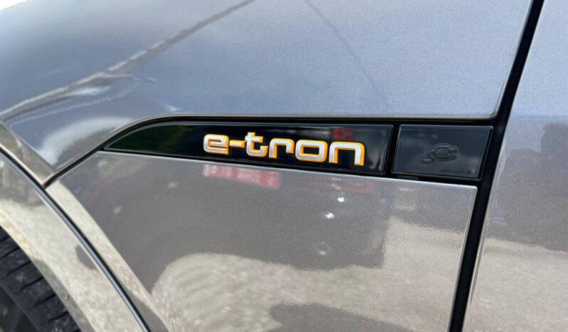 AUDI e-tron Advanced 50 quattro lleno