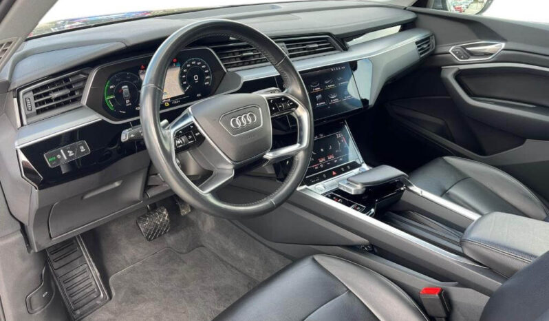 AUDI e-tron Advanced 50 quattro lleno