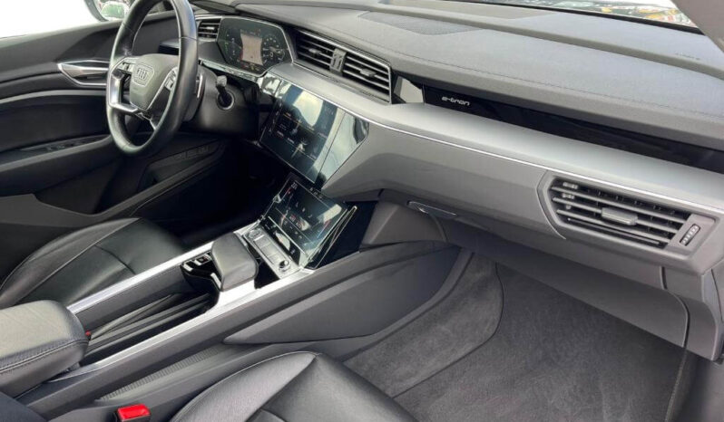 AUDI e-tron Advanced 50 quattro lleno