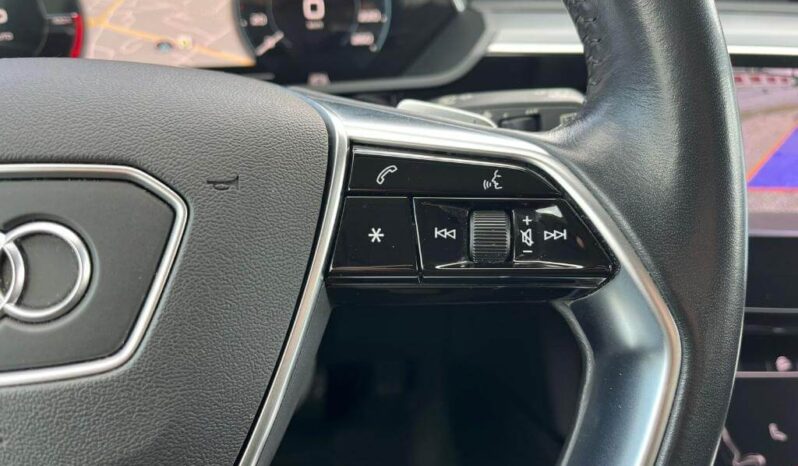 AUDI e-tron Advanced 50 quattro lleno