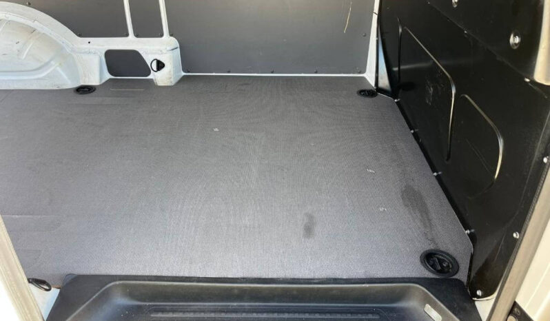 VOLKSWAGEN Transporter Furgon Largo TN 2.0 TDI lleno