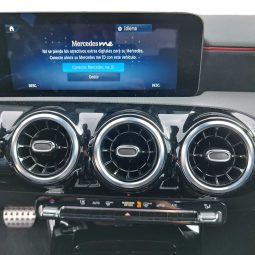 MERCEDES-BENZ Clase A A 180 d Sedan lleno