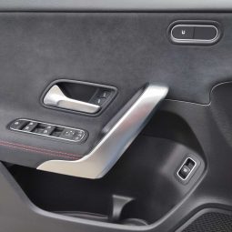 MERCEDES-BENZ Clase A A 180 d Sedan lleno