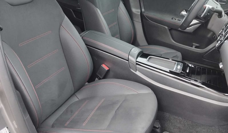 MERCEDES-BENZ Clase A A 180 d Sedan lleno