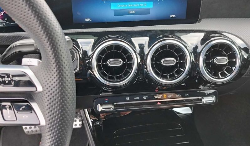 MERCEDES-BENZ Clase A A 180 d Sedan lleno