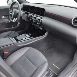 MERCEDES-BENZ Clase A A 180 d Sedan lleno