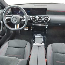 MERCEDES-BENZ Clase A A 180 d Sedan lleno