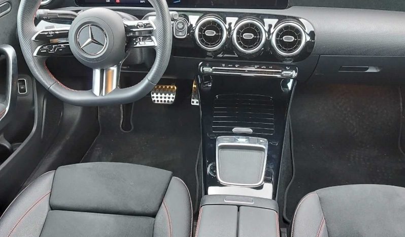 MERCEDES-BENZ Clase A A 180 d Sedan lleno