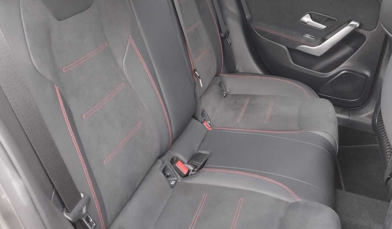 MERCEDES-BENZ Clase A A 180 d Sedan lleno