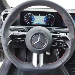 MERCEDES-BENZ Clase A A 180 d Sedan lleno