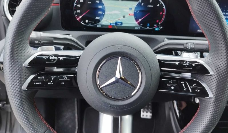 MERCEDES-BENZ Clase A A 180 d Sedan lleno