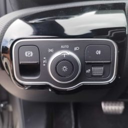 MERCEDES-BENZ Clase A A 180 d Sedan lleno