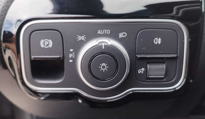 MERCEDES-BENZ Clase A A 180 d Sedan lleno