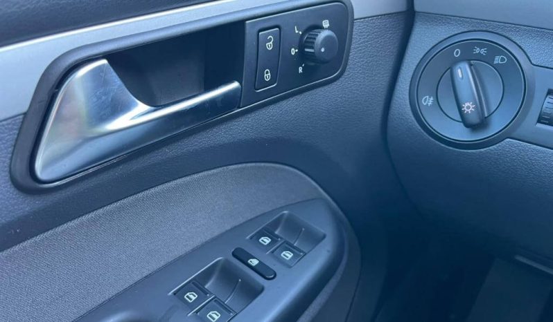 VOLKSWAGEN Touran 1.6 TDI Advance lleno